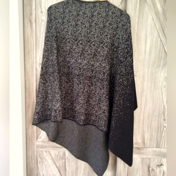 Black Sweater Knit Poncho Cape X - Picture 2 of 10